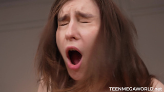 Уроки в лес не убегут! Русская студентка Jane White трахается с другом из универа