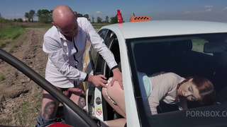 Зачем платить водителю Uber, если можно просто дать в попку!